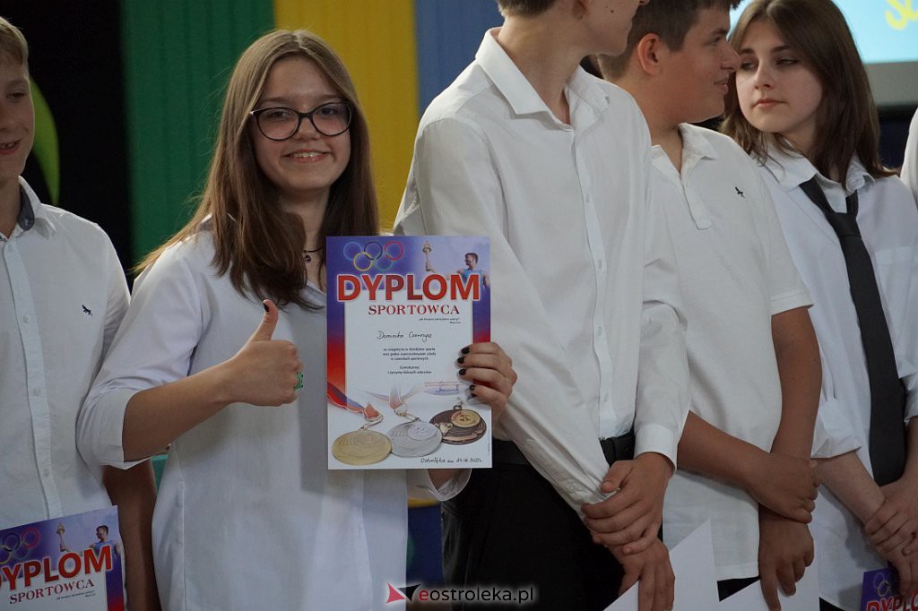 Zaokończenie roku szkolnego klas 8 Szkoły Podstawowej nr 2 [23.06.2022] - zdjęcie #21 - eOstroleka.pl