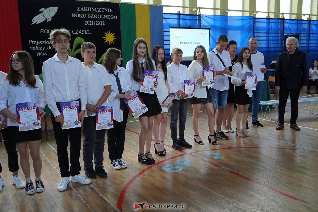 Zaokończenie roku szkolnego klas 8 Szkoły Podstawowej nr 2 [23.06.2022] - zdjęcie #19 - eOstroleka.pl