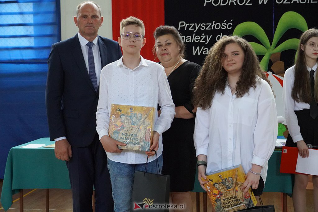 Zaokończenie roku szkolnego klas 8 Szkoły Podstawowej nr 2 [23.06.2022] - zdjęcie #10 - eOstroleka.pl