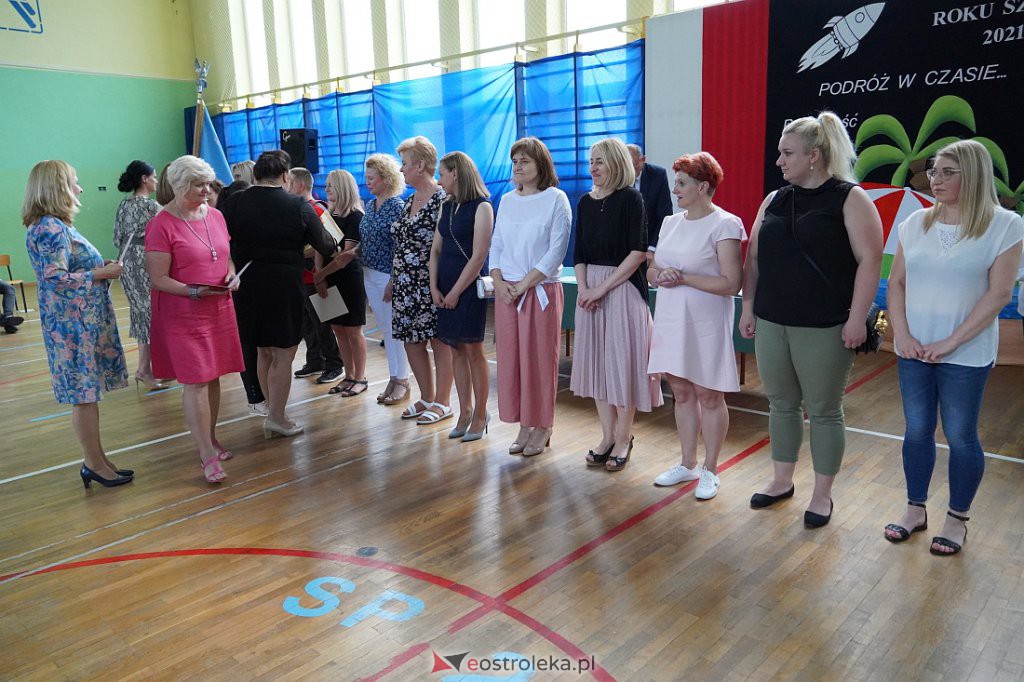 Zaokończenie roku szkolnego klas 8 Szkoły Podstawowej nr 2 [23.06.2022] - zdjęcie #4 - eOstroleka.pl