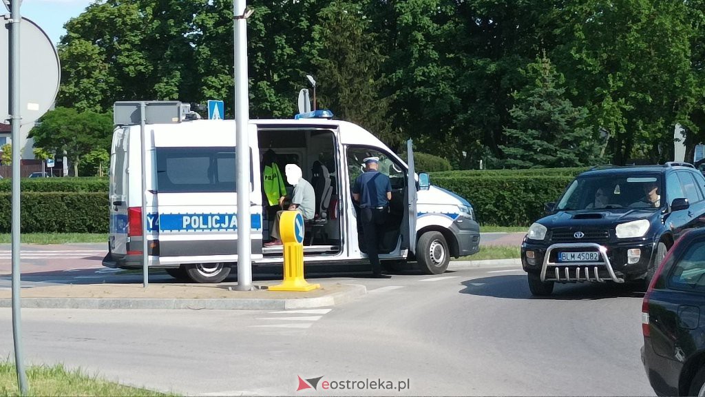 Wypadek w centrum Ostrołęki. 71-letnia kobieta zabrana do szpitala [23.06.2022] - zdjęcie #3 - eOstroleka.pl
