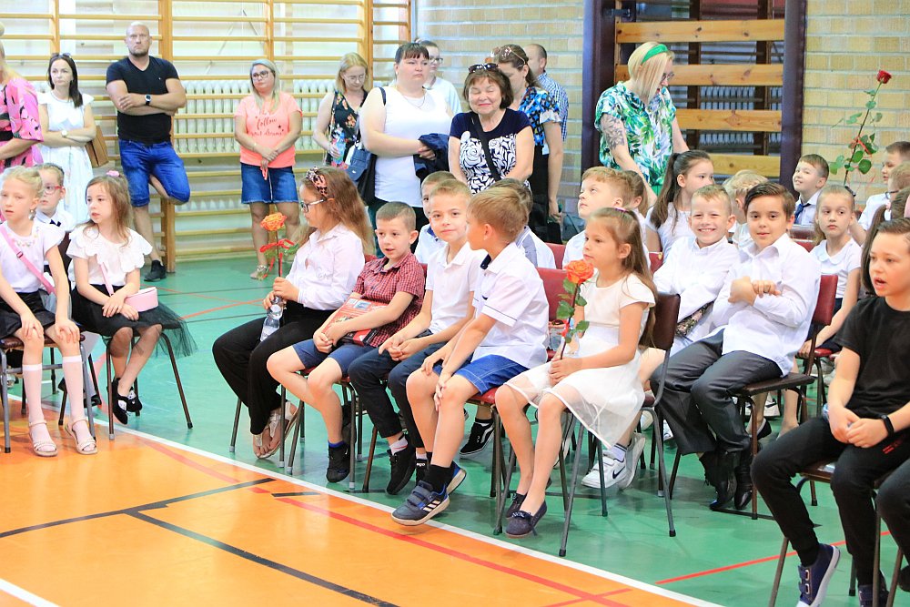 Zakończenie roku szkolnego w Szkole Podstawowej nr 5 [24.06.2022] - zdjęcie #3 - eOstroleka.pl