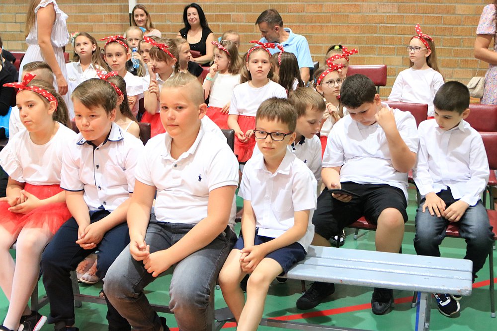 Zakończenie roku szkolnego w Szkole Podstawowej nr 5 [24.06.2022] - zdjęcie #10 - eOstroleka.pl