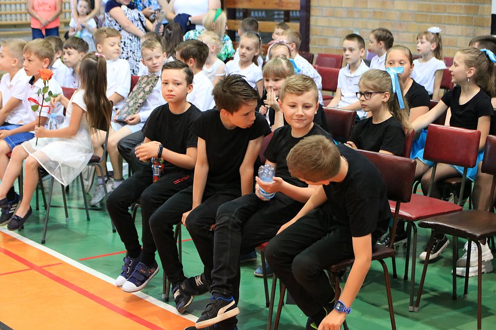 Zakończenie roku szkolnego w Szkole Podstawowej nr 5 [24.06.2022] - zdjęcie #11 - eOstroleka.pl