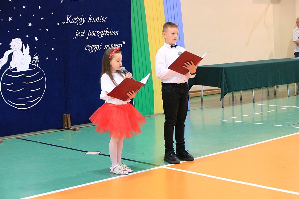 Zakończenie roku szkolnego w Szkole Podstawowej nr 5 [24.06.2022] - zdjęcie #12 - eOstroleka.pl