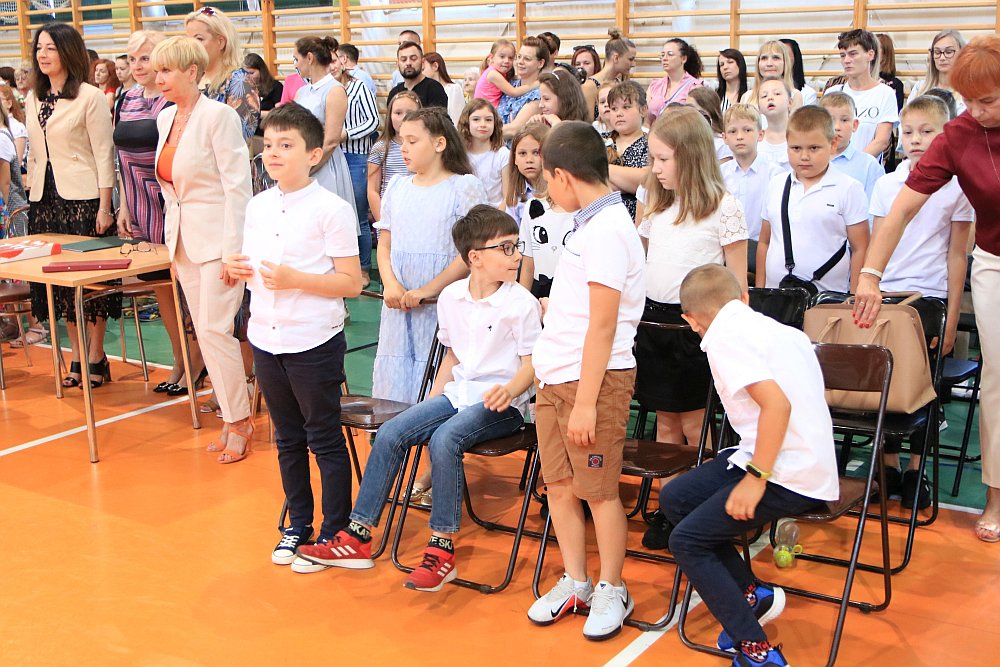 Zakończenie roku szkolnego w Szkole Podstawowej nr 5 [24.06.2022] - zdjęcie #14 - eOstroleka.pl