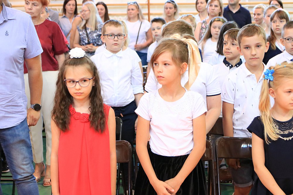 Zakończenie roku szkolnego w Szkole Podstawowej nr 5 [24.06.2022] - zdjęcie #16 - eOstroleka.pl
