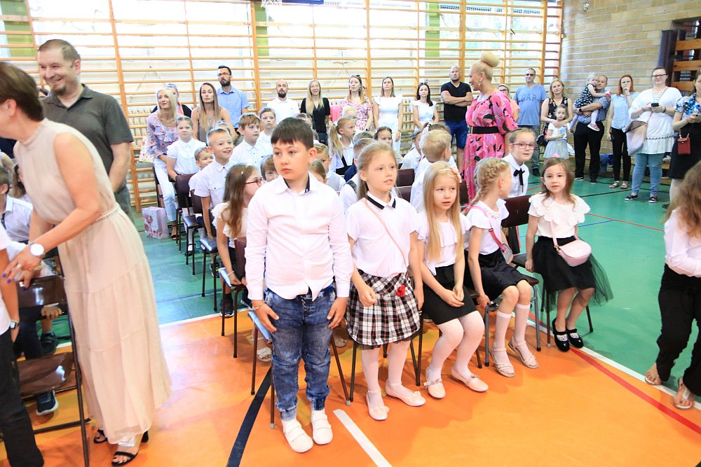 Zakończenie roku szkolnego w Szkole Podstawowej nr 5 [24.06.2022] - zdjęcie #18 - eOstroleka.pl