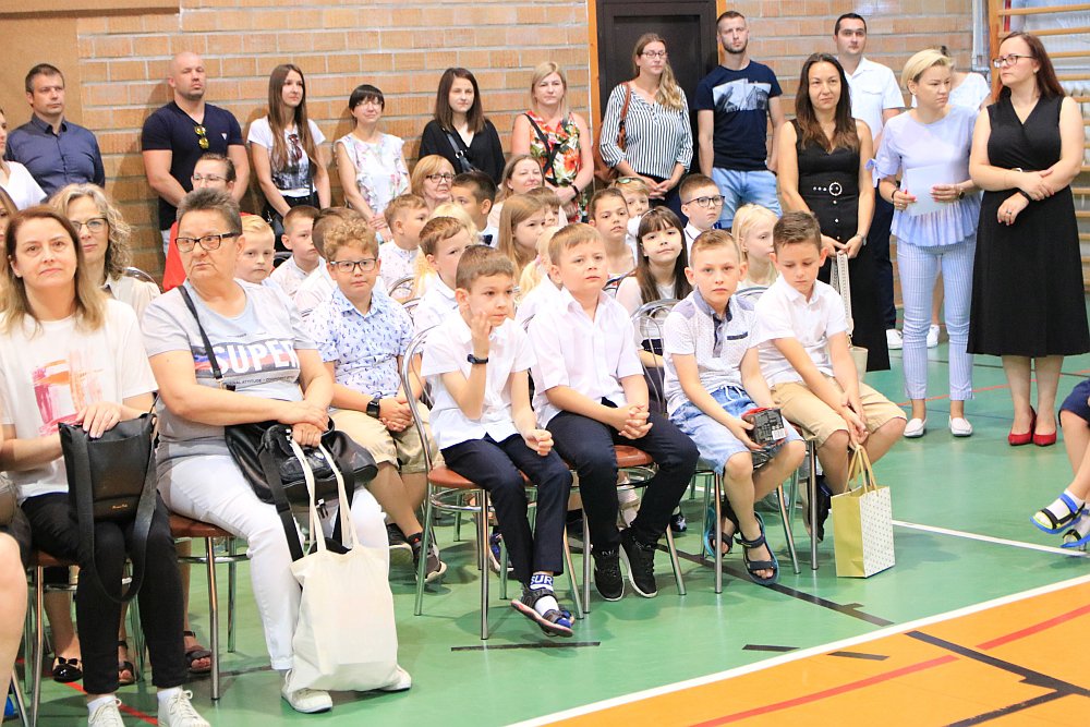 Zakończenie roku szkolnego w Szkole Podstawowej nr 5 [24.06.2022] - zdjęcie #37 - eOstroleka.pl
