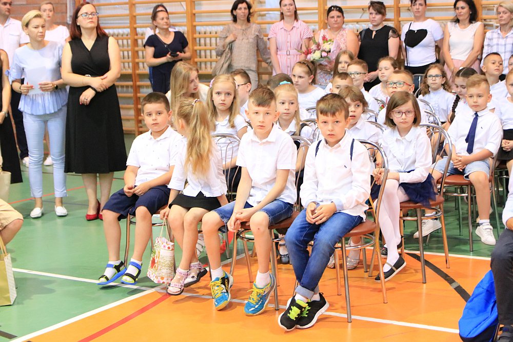 Zakończenie roku szkolnego w Szkole Podstawowej nr 5 [24.06.2022] - zdjęcie #38 - eOstroleka.pl