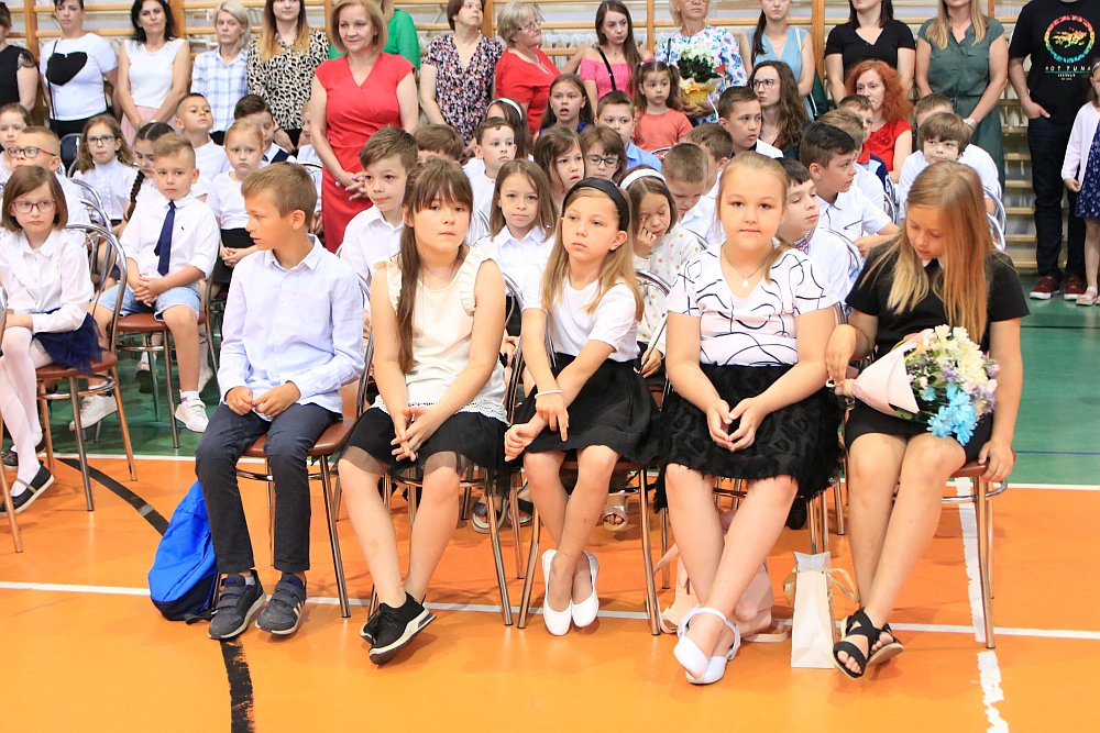 Zakończenie roku szkolnego w Szkole Podstawowej nr 5 [24.06.2022] - zdjęcie #39 - eOstroleka.pl