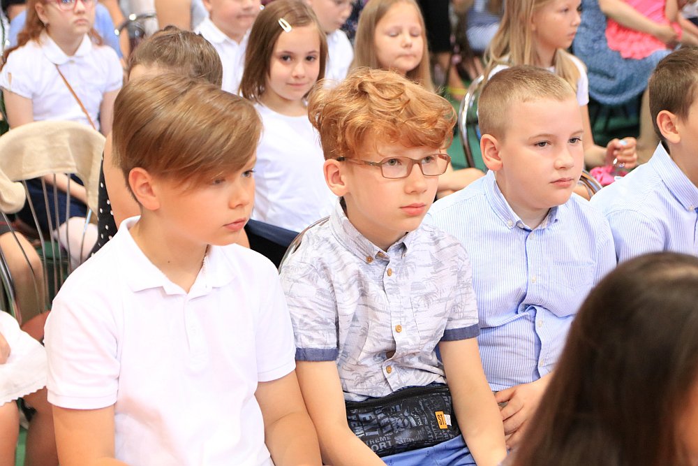 Zakończenie roku szkolnego w Szkole Podstawowej nr 5 [24.06.2022] - zdjęcie #128 - eOstroleka.pl