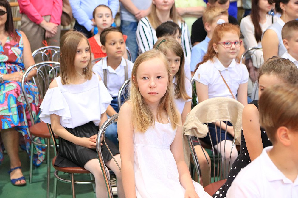 Zakończenie roku szkolnego w Szkole Podstawowej nr 5 [24.06.2022] - zdjęcie #45 - eOstroleka.pl