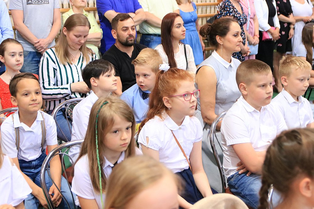 Zakończenie roku szkolnego w Szkole Podstawowej nr 5 [24.06.2022] - zdjęcie #124 - eOstroleka.pl