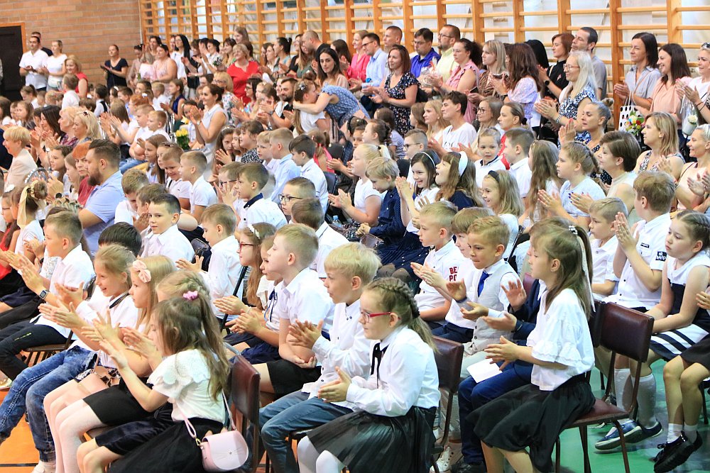 Zakończenie roku szkolnego w Szkole Podstawowej nr 5 [24.06.2022] - zdjęcie #70 - eOstroleka.pl
