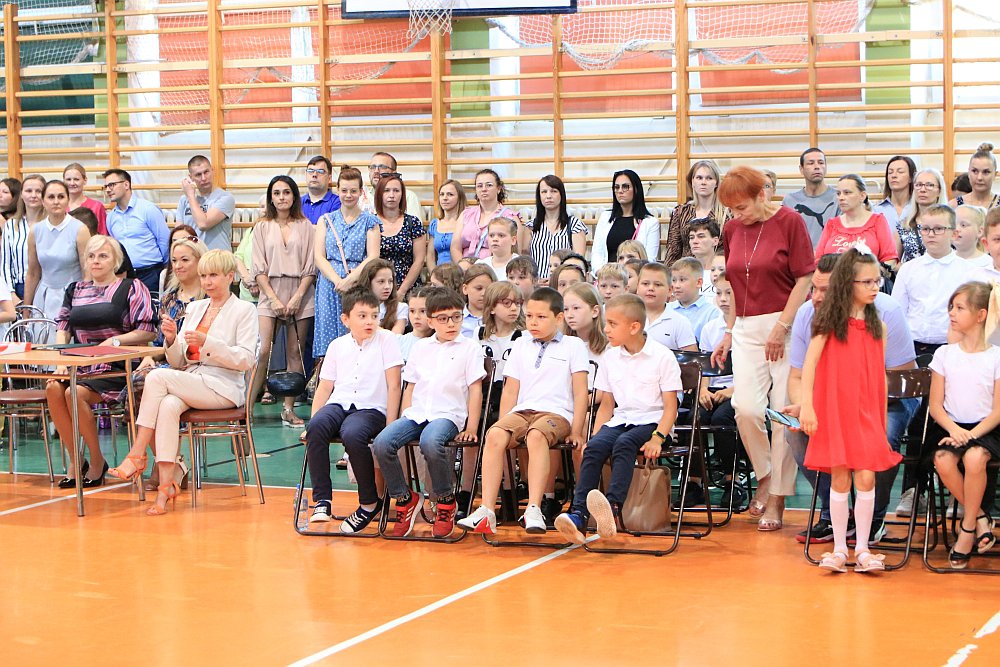 Zakończenie roku szkolnego w Szkole Podstawowej nr 5 [24.06.2022] - zdjęcie #75 - eOstroleka.pl