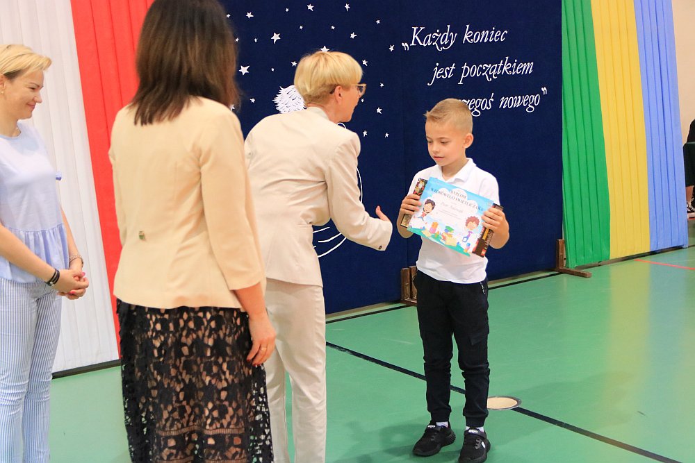 Zakończenie roku szkolnego w Szkole Podstawowej nr 5 [24.06.2022] - zdjęcie #87 - eOstroleka.pl
