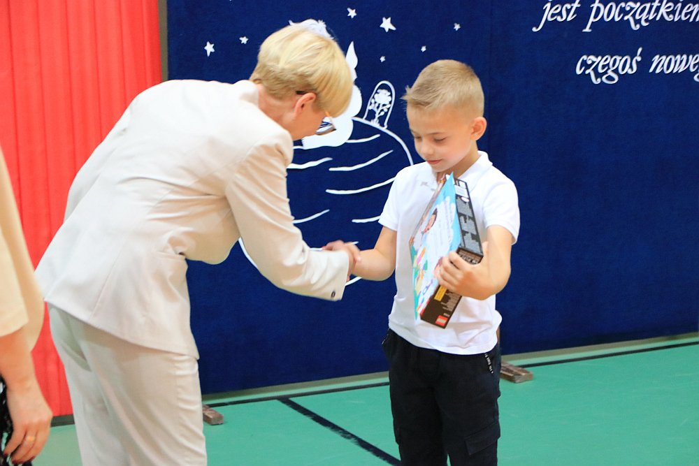 Zakończenie roku szkolnego w Szkole Podstawowej nr 5 [24.06.2022] - zdjęcie #88 - eOstroleka.pl