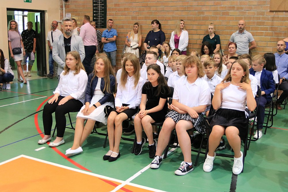 Zakończenie roku szkolnego w Szkole Podstawowej nr 5 [24.06.2022] - zdjęcie #82 - eOstroleka.pl