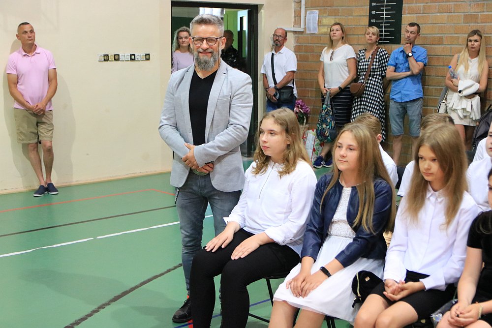 Zakończenie roku szkolnego w Szkole Podstawowej nr 5 [24.06.2022] - zdjęcie #79 - eOstroleka.pl