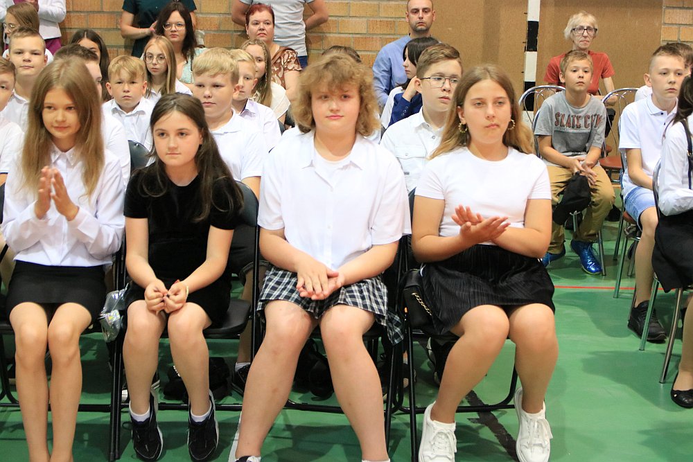 Zakończenie roku szkolnego w Szkole Podstawowej nr 5 [24.06.2022] - zdjęcie #77 - eOstroleka.pl
