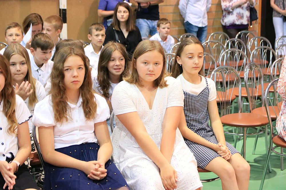 Zakończenie roku szkolnego w Szkole Podstawowej nr 5 [24.06.2022] - zdjęcie #99 - eOstroleka.pl