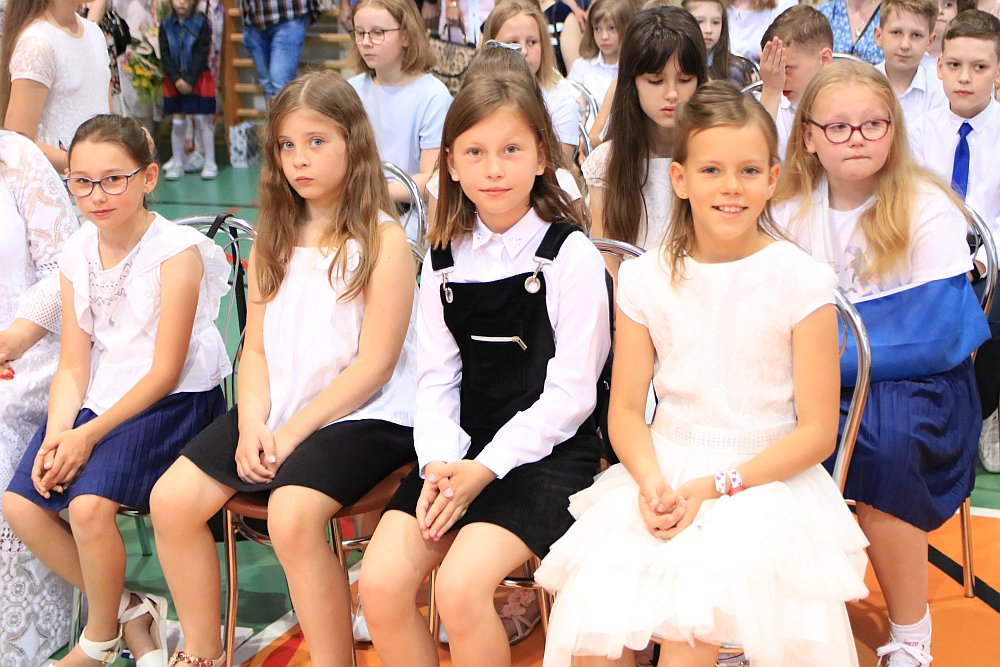 Zakończenie roku szkolnego w Szkole Podstawowej nr 5 [24.06.2022] - zdjęcie #69 - eOstroleka.pl