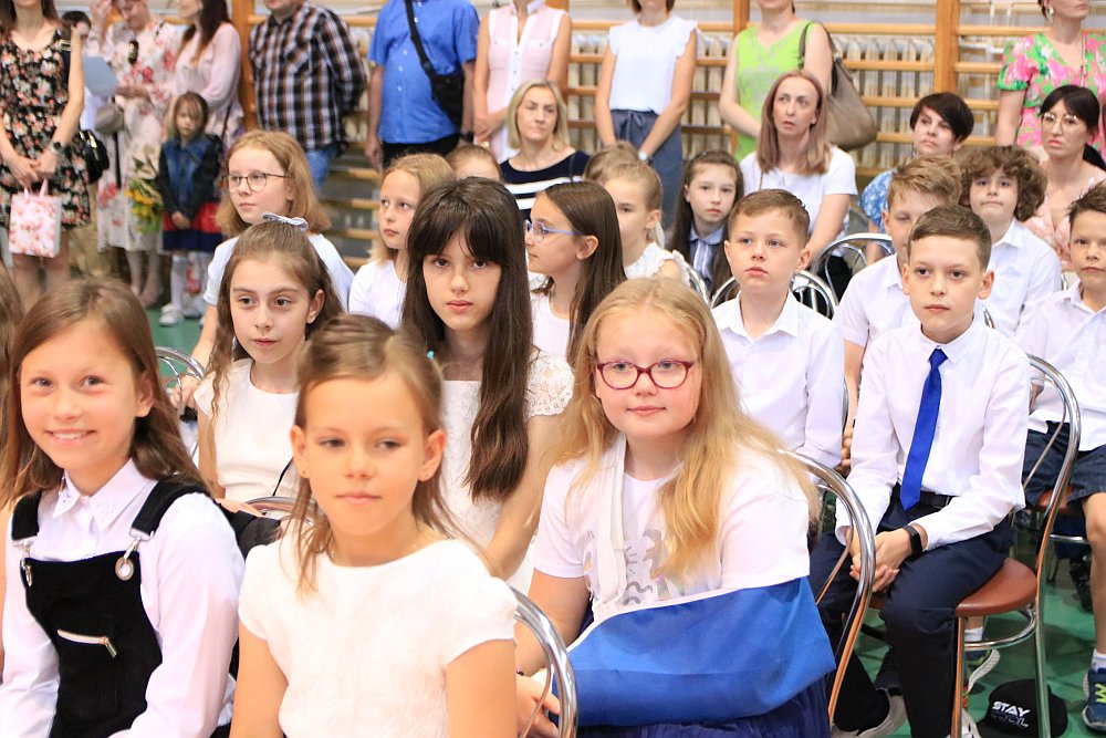 Zakończenie roku szkolnego w Szkole Podstawowej nr 5 [24.06.2022] - zdjęcie #104 - eOstroleka.pl