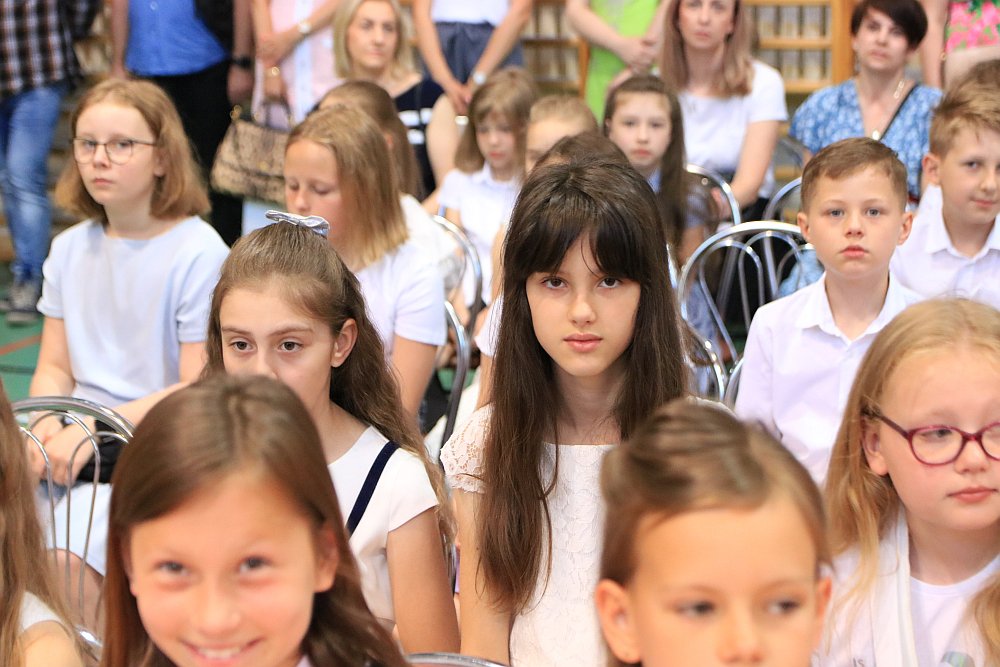 Zakończenie roku szkolnego w Szkole Podstawowej nr 5 [24.06.2022] - zdjęcie #105 - eOstroleka.pl