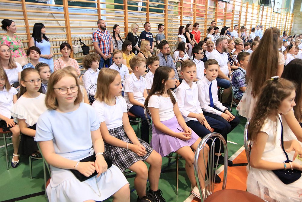 Zakończenie roku szkolnego w Szkole Podstawowej nr 5 [24.06.2022] - zdjęcie #66 - eOstroleka.pl