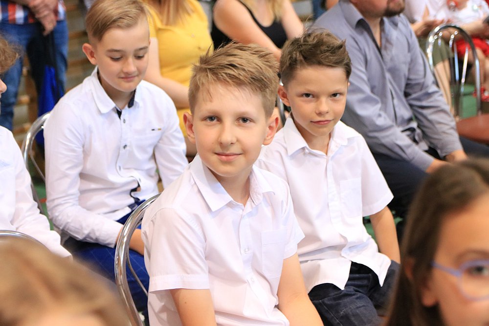 Zakończenie roku szkolnego w Szkole Podstawowej nr 5 [24.06.2022] - zdjęcie #63 - eOstroleka.pl