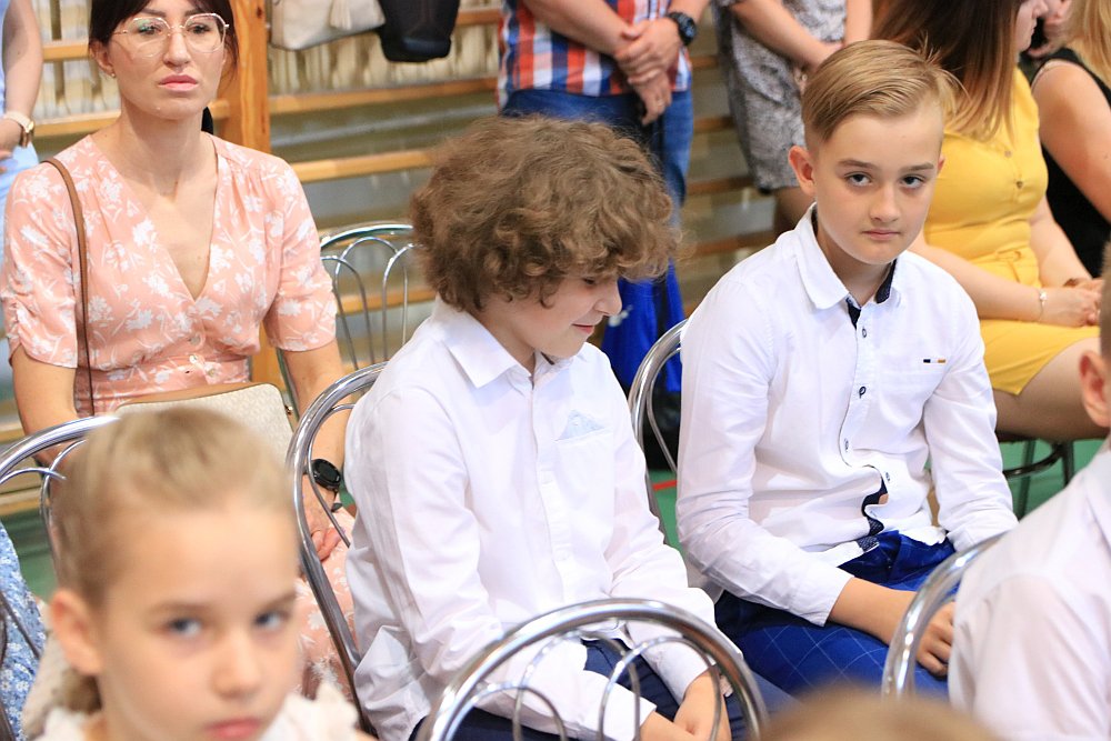 Zakończenie roku szkolnego w Szkole Podstawowej nr 5 [24.06.2022] - zdjęcie #110 - eOstroleka.pl