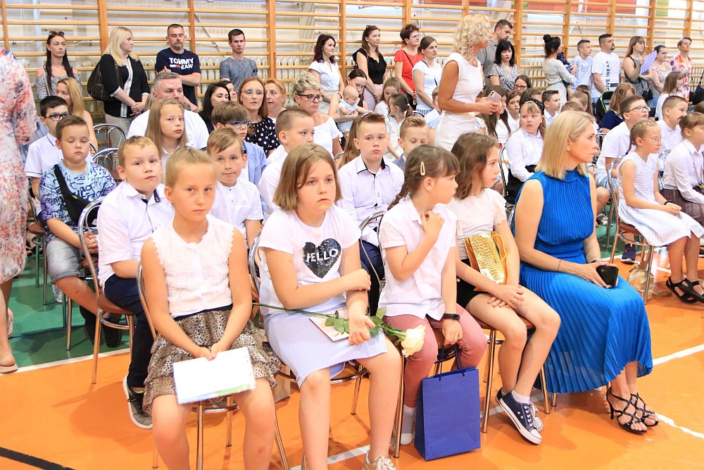 Zakończenie roku szkolnego w Szkole Podstawowej nr 5 [24.06.2022] - zdjęcie #58 - eOstroleka.pl