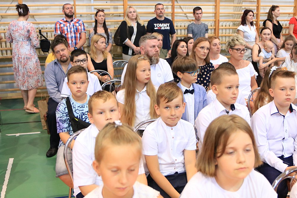 Zakończenie roku szkolnego w Szkole Podstawowej nr 5 [24.06.2022] - zdjęcie #57 - eOstroleka.pl
