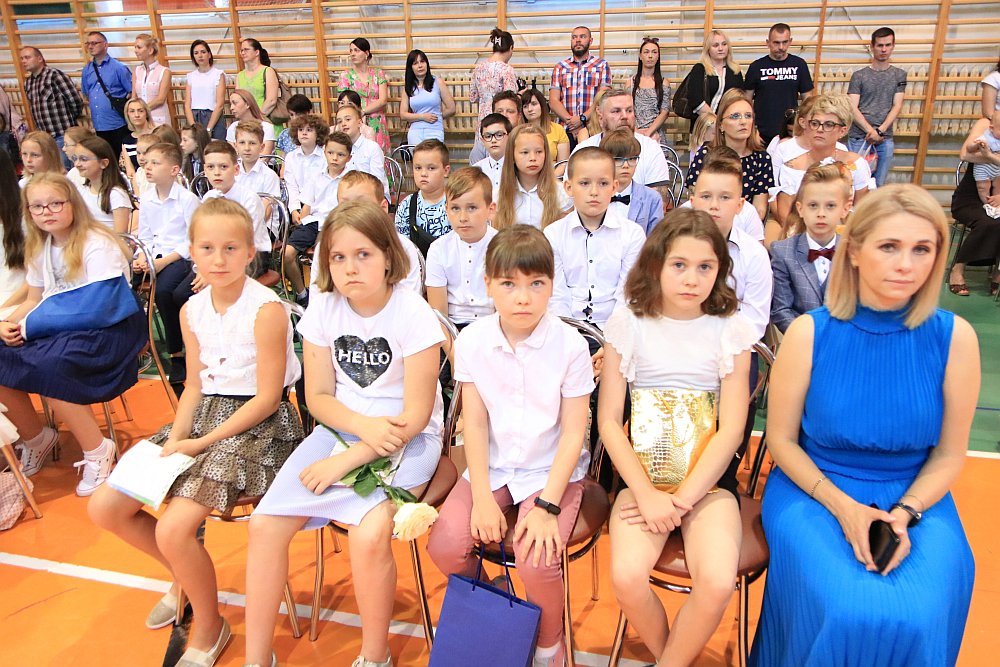 Zakończenie roku szkolnego w Szkole Podstawowej nr 5 [24.06.2022] - zdjęcie #55 - eOstroleka.pl