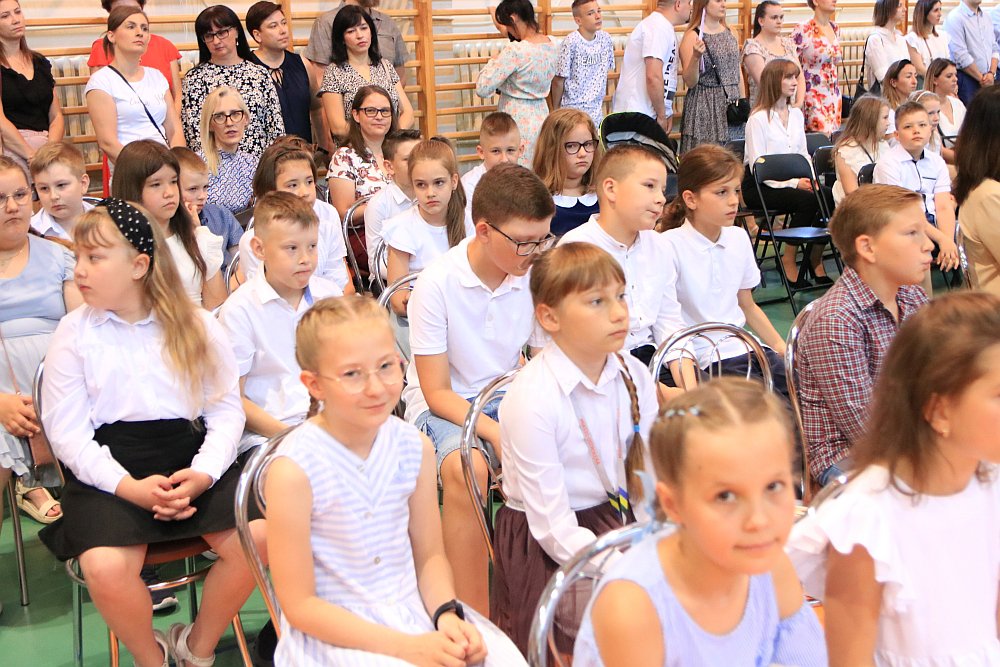 Zakończenie roku szkolnego w Szkole Podstawowej nr 5 [24.06.2022] - zdjęcie #53 - eOstroleka.pl