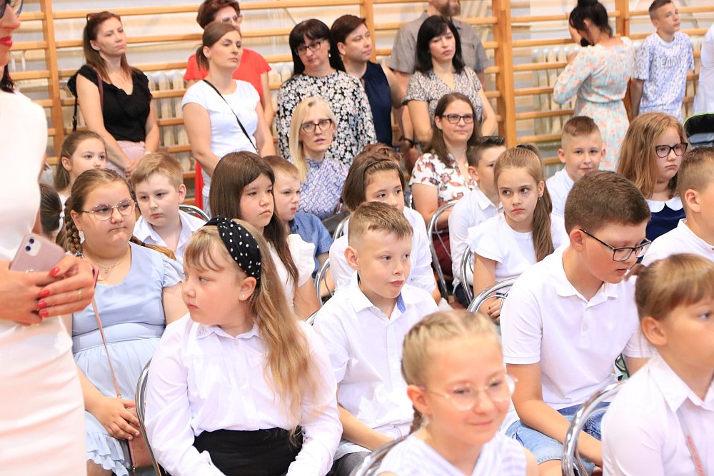 Zakończenie roku szkolnego w Szkole Podstawowej nr 5 [24.06.2022] - zdjęcie #52 - eOstroleka.pl