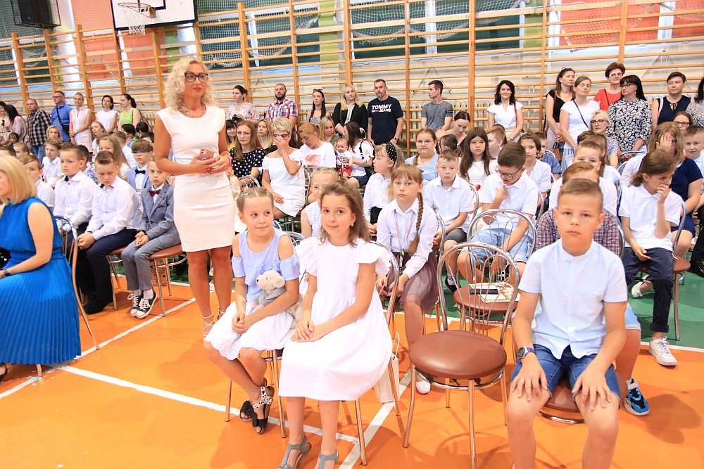 Zakończenie roku szkolnego w Szkole Podstawowej nr 5 [24.06.2022] - zdjęcie #51 - eOstroleka.pl