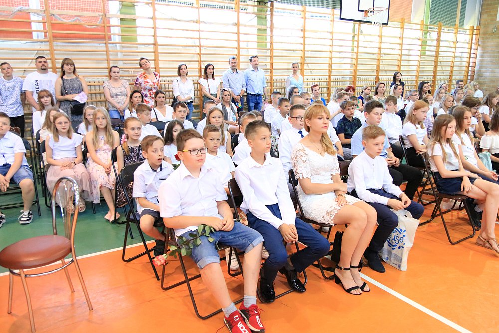 Zakończenie roku szkolnego w Szkole Podstawowej nr 5 [24.06.2022] - zdjęcie #50 - eOstroleka.pl