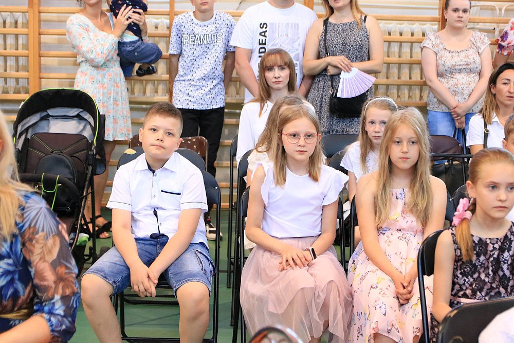 Zakończenie roku szkolnego w Szkole Podstawowej nr 5 [24.06.2022] - zdjęcie #49 - eOstroleka.pl
