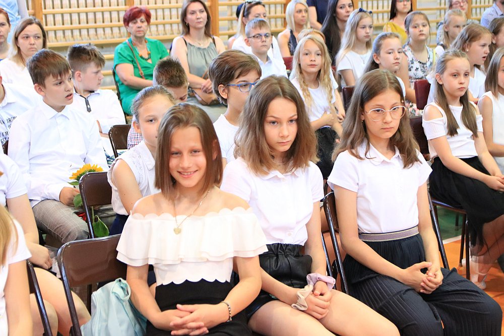 Zakończenie roku szkolnego w Szkole Podstawowej nr 5 [24.06.2022] - zdjęcie #41 - eOstroleka.pl