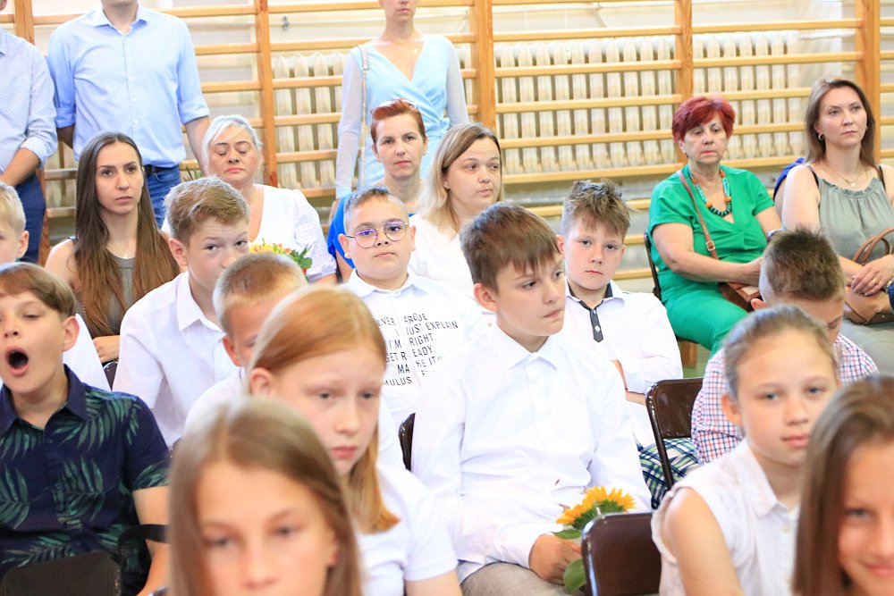 Zakończenie roku szkolnego w Szkole Podstawowej nr 5 [24.06.2022] - zdjęcie #40 - eOstroleka.pl