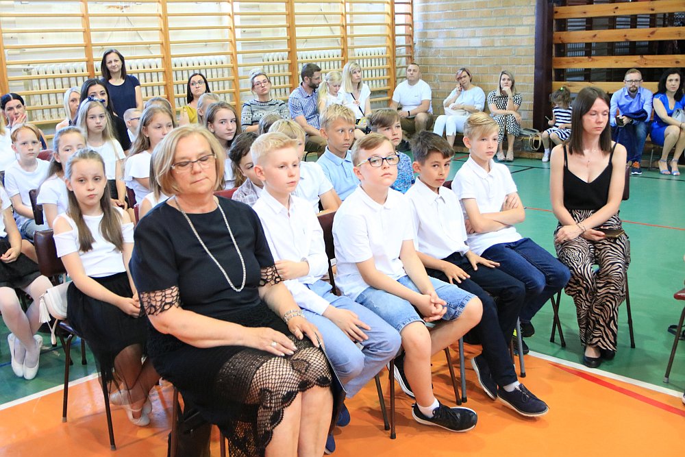 Zakończenie roku szkolnego w Szkole Podstawowej nr 5 [24.06.2022] - zdjęcie #39 - eOstroleka.pl