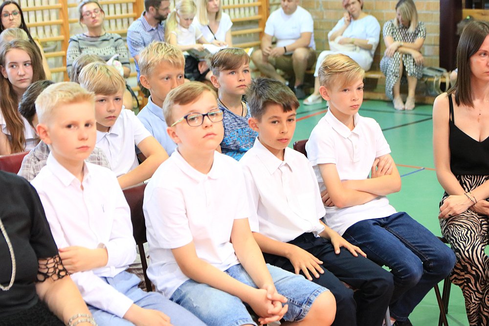 Zakończenie roku szkolnego w Szkole Podstawowej nr 5 [24.06.2022] - zdjęcie #37 - eOstroleka.pl