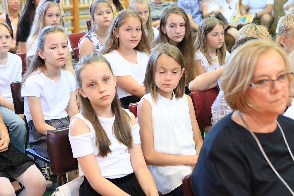 Zakończenie roku szkolnego w Szkole Podstawowej nr 5 [24.06.2022] - zdjęcie #36 - eOstroleka.pl