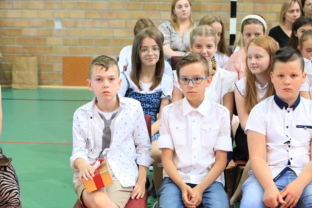 Zakończenie roku szkolnego w Szkole Podstawowej nr 5 [24.06.2022] - zdjęcie #33 - eOstroleka.pl