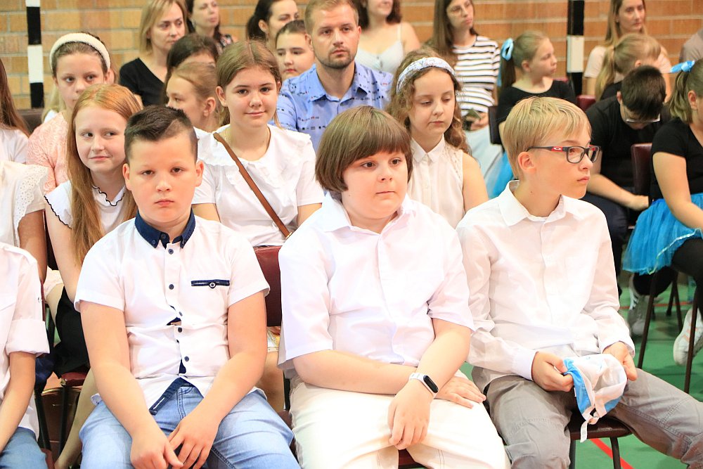 Zakończenie roku szkolnego w Szkole Podstawowej nr 5 [24.06.2022] - zdjęcie #32 - eOstroleka.pl