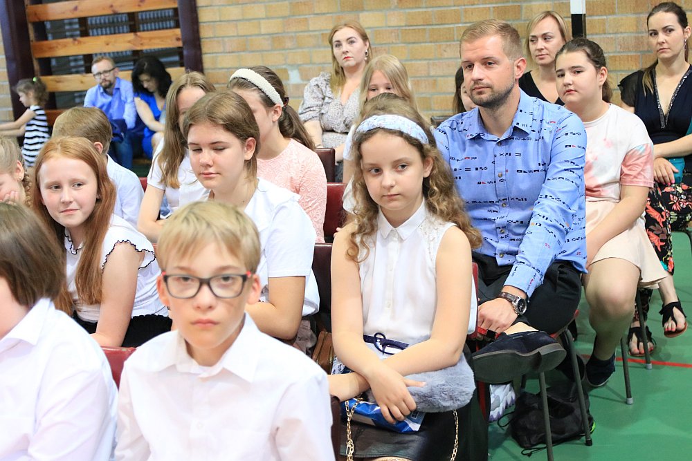 Zakończenie roku szkolnego w Szkole Podstawowej nr 5 [24.06.2022] - zdjęcie #31 - eOstroleka.pl