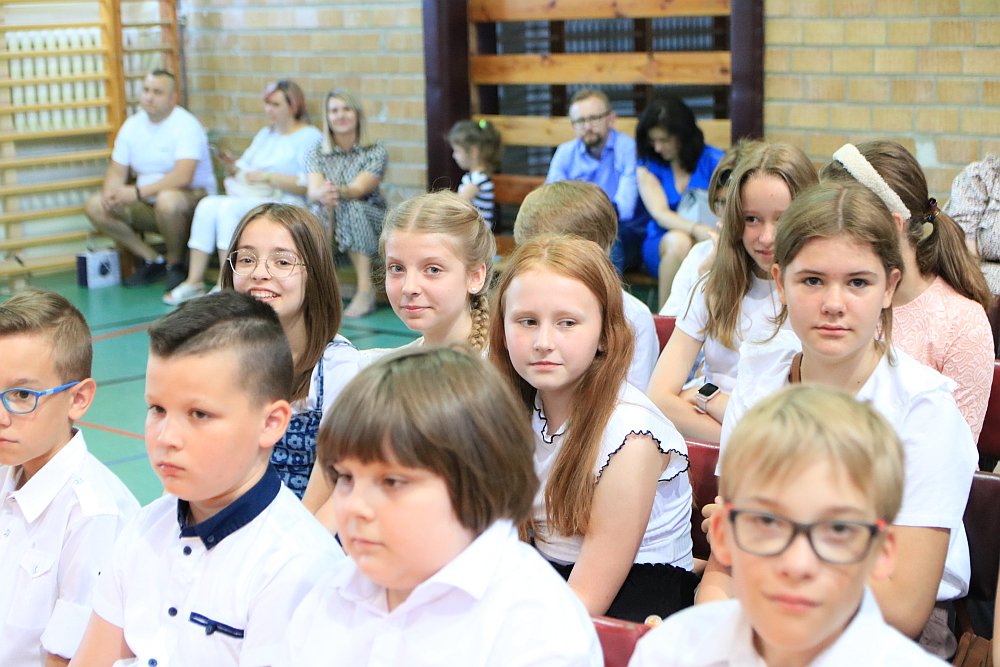 Zakończenie roku szkolnego w Szkole Podstawowej nr 5 [24.06.2022] - zdjęcie #30 - eOstroleka.pl