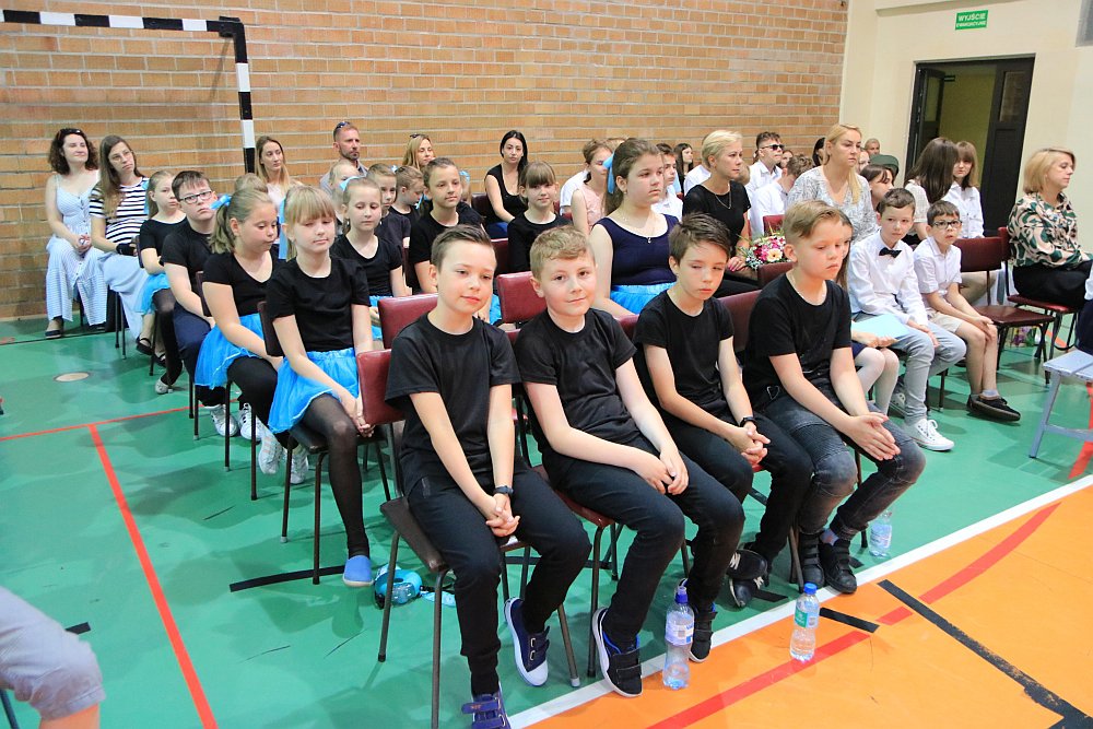 Zakończenie roku szkolnego w Szkole Podstawowej nr 5 [24.06.2022] - zdjęcie #29 - eOstroleka.pl